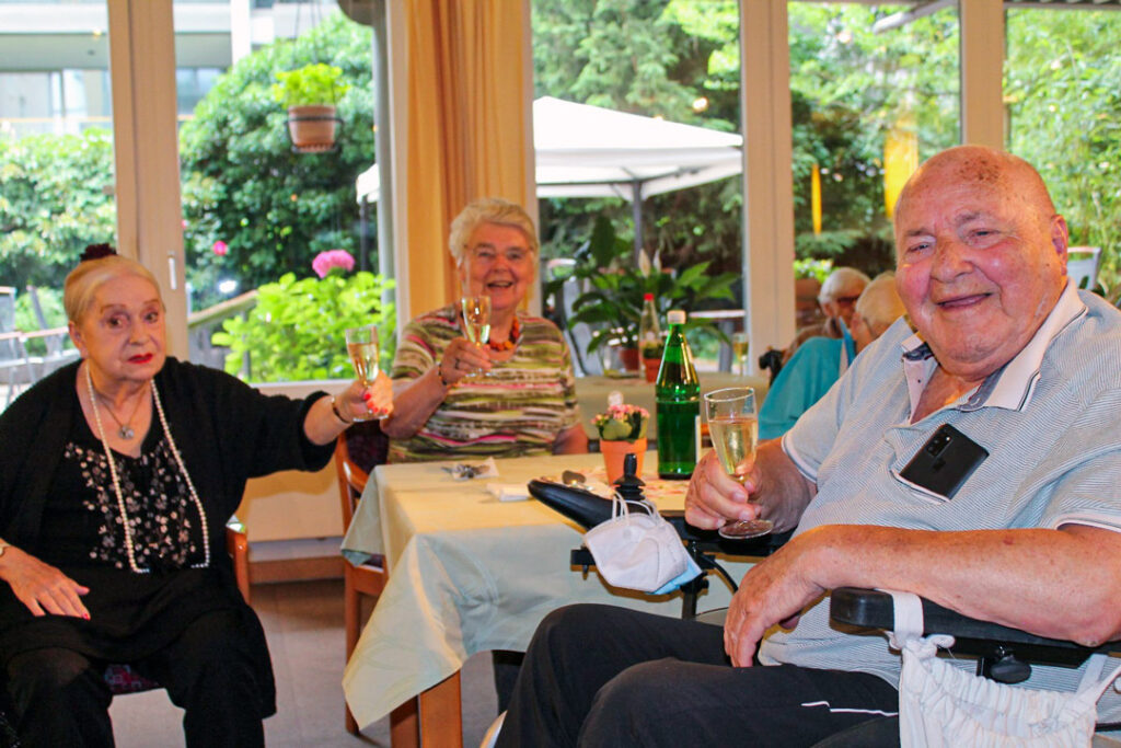 Champagnerempfang bei unserer 25-Jahr-Feier im vergangenen Jahr Foto: M. Graber-Dünow