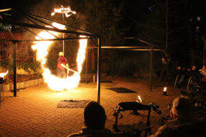 Spektakuläre Feuershow von Chriss Breuning bei unserem Winterfest; Foto: M. Graber-Dünow