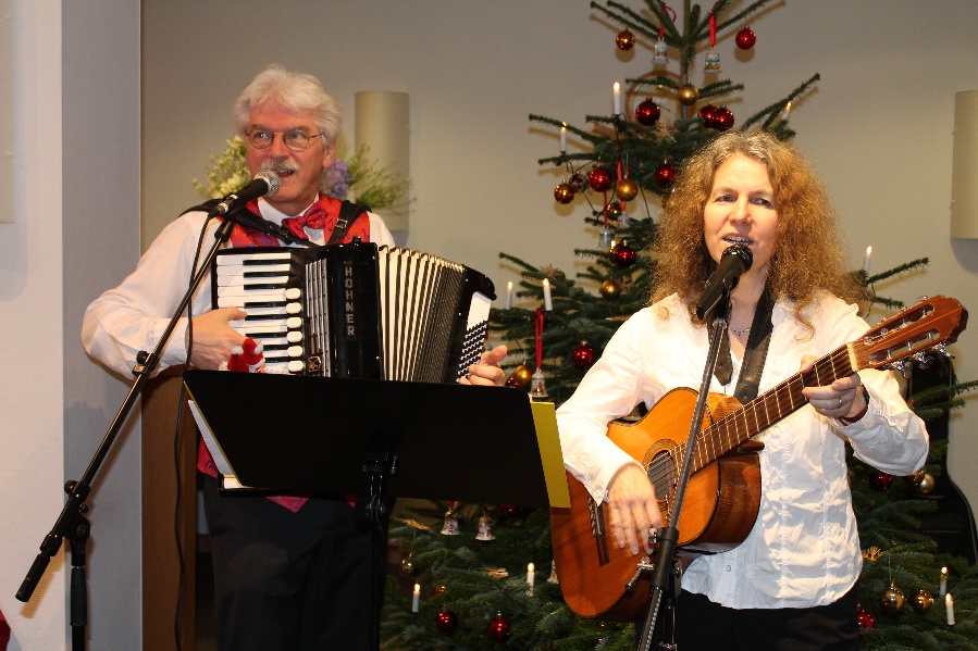 Auch in diesem Jahr gestalten Gabi und Markus Kneisel unsere Weihnachtsfeier an Heilig Abend wieder musikalisch; Foto: M. Graber-Dünow